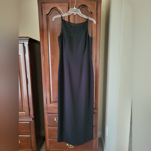 Jones New York Dresses & Skirts - Elegant Black Full Length Evening Dress